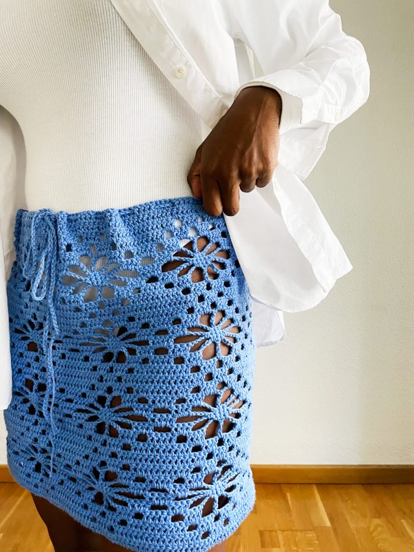 falda floral a crochet - Imagen 4