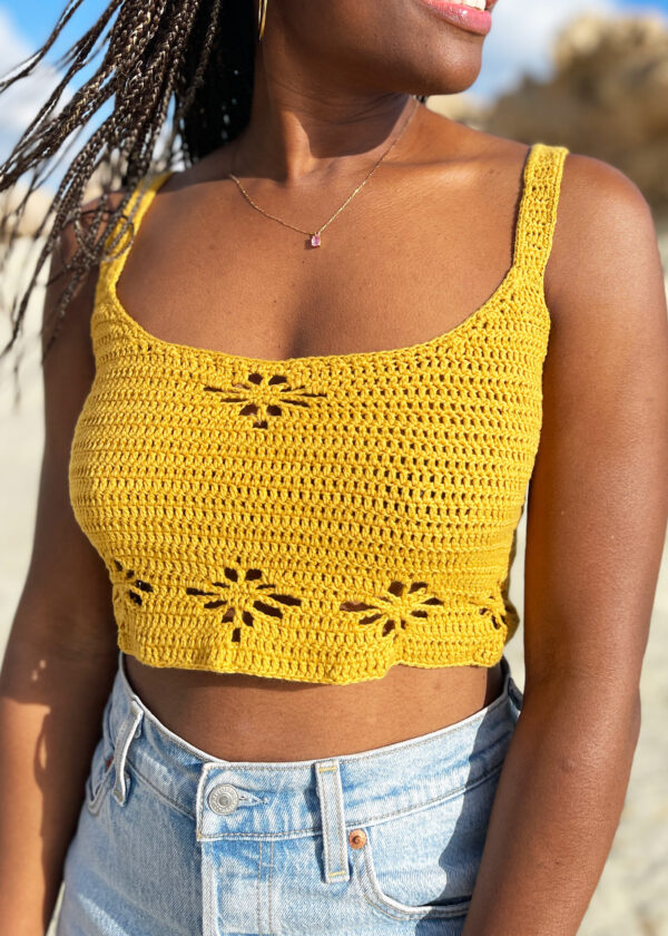 Crop top crochet flores - Imagen 2